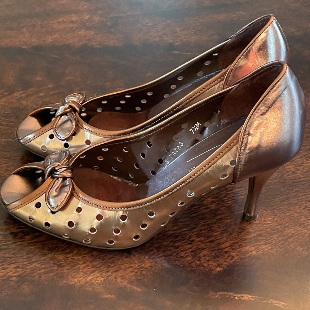 Donald J. Pliner Pewter and Bronze Pump
